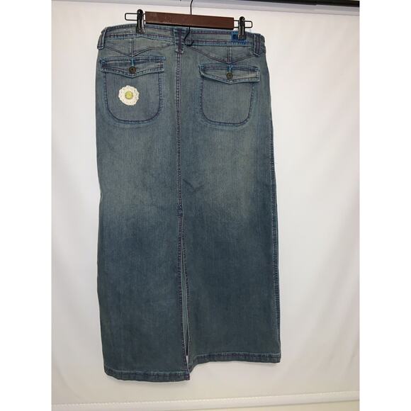 Crest Jeans Y2K Blue Jeans Skirt w/ Crochet Flowers Size 13/14 Junior - Picture 2 of 7